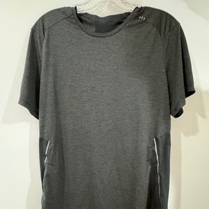 Men Lululemon active wear work out top